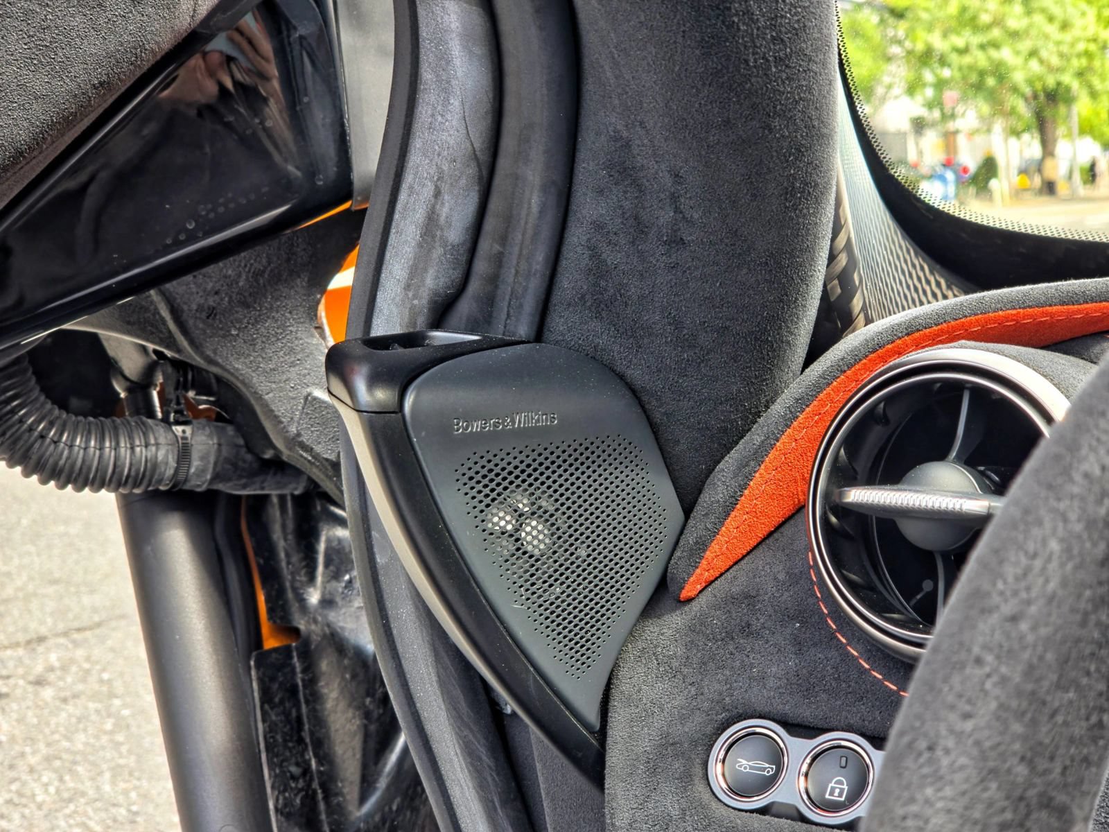 Used 2022 McLaren 765LT photo 44