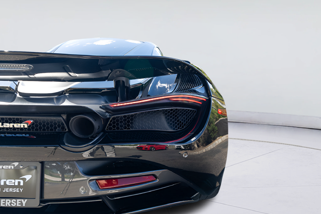 Used 2018 McLaren 720S photo 18