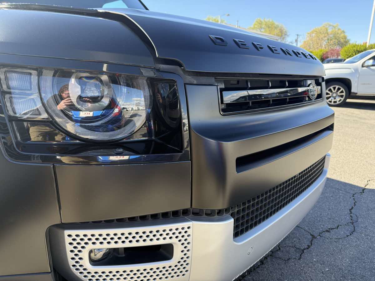 2024 Land Rover Defender 110 SE