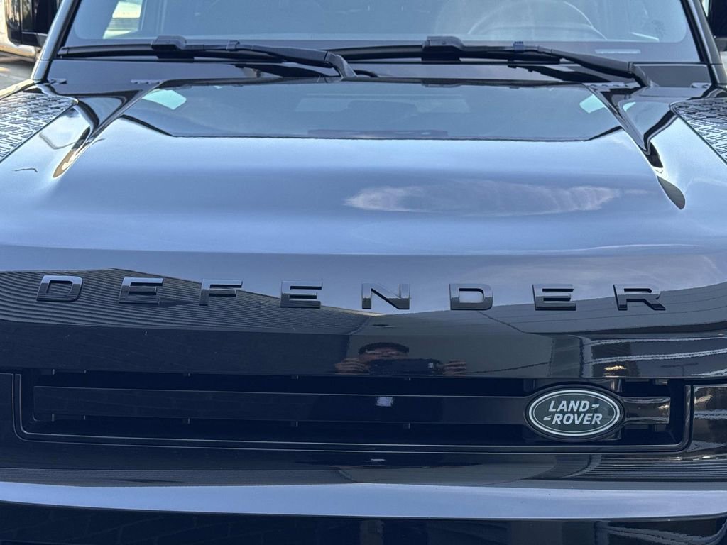 2023 Land Rover Defender 130 X-Dynamic SE