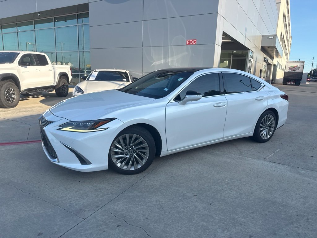 Used 2019 Lexus ES 350 Ultra Luxury w/ Accessory Package 2