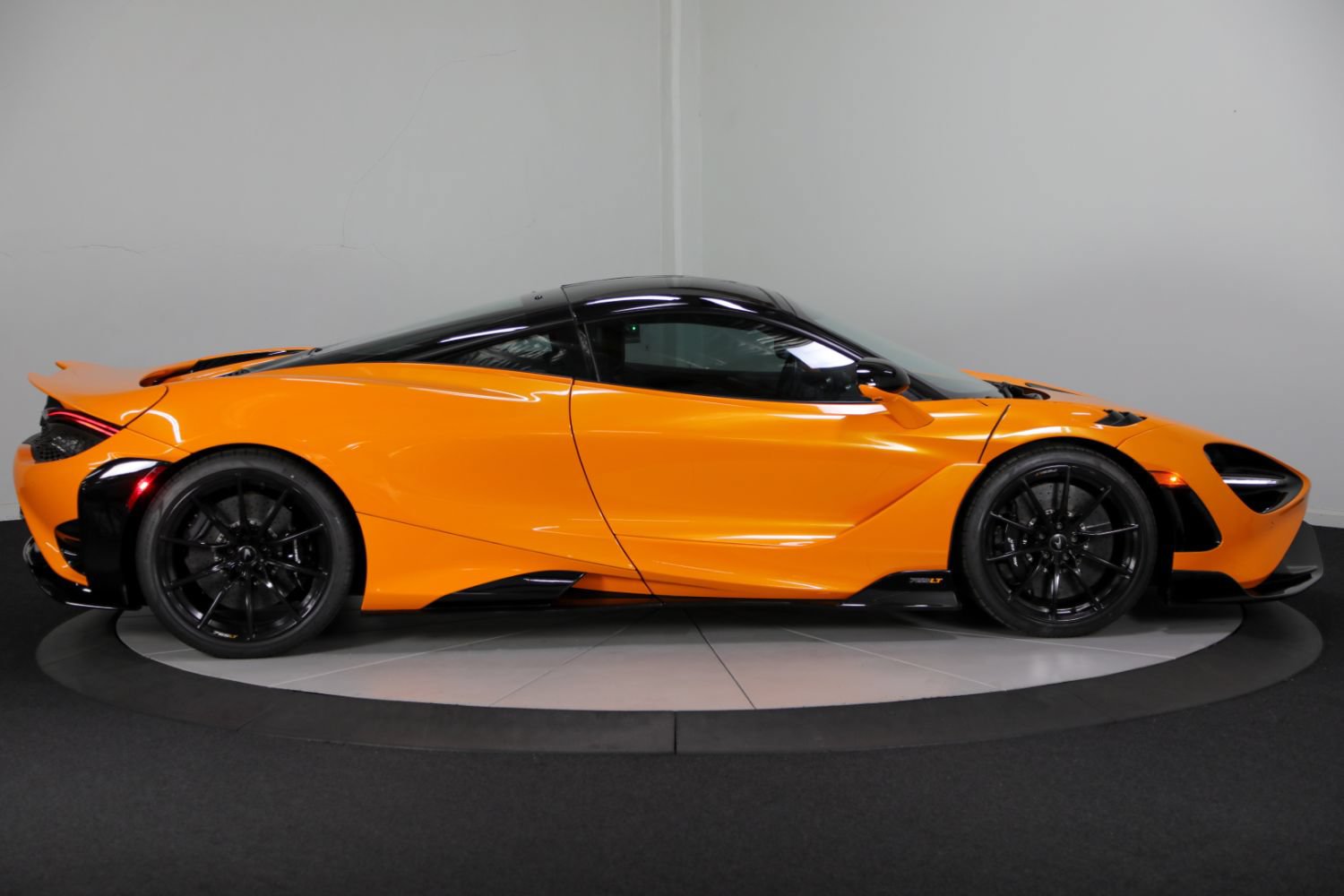 Used 2021 McLaren 765LT photo 10