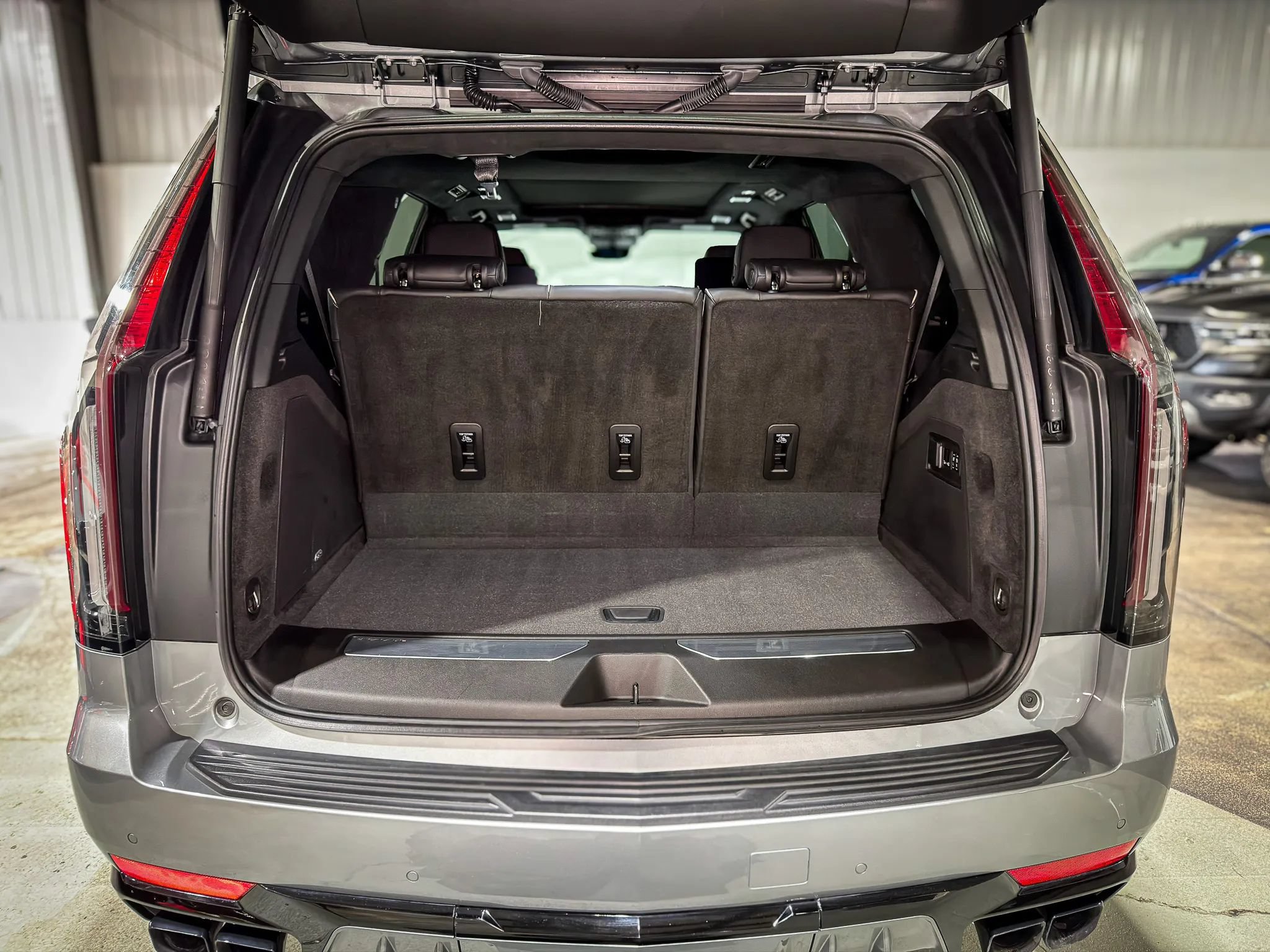 2024 Cadillac Escalade-V V-Series - Photo 10