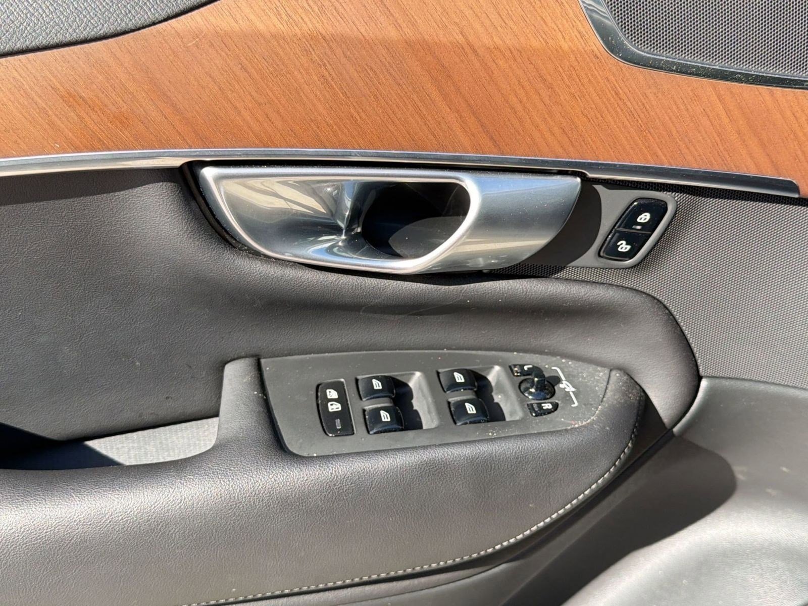 2023 Volvo Xc90 B6 Plus