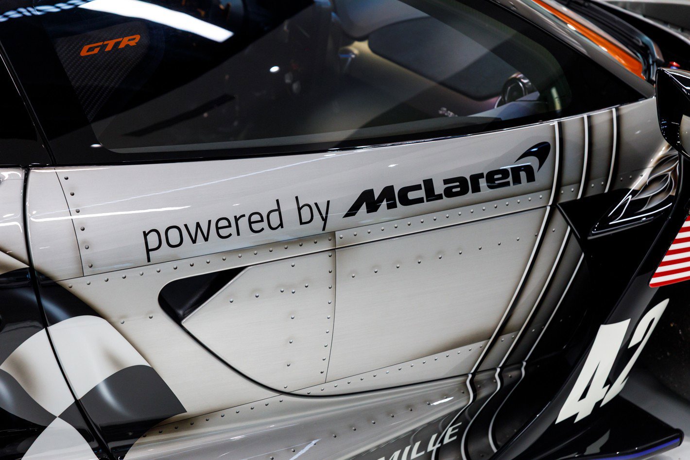 Used 2020 McLaren Senna photo 25