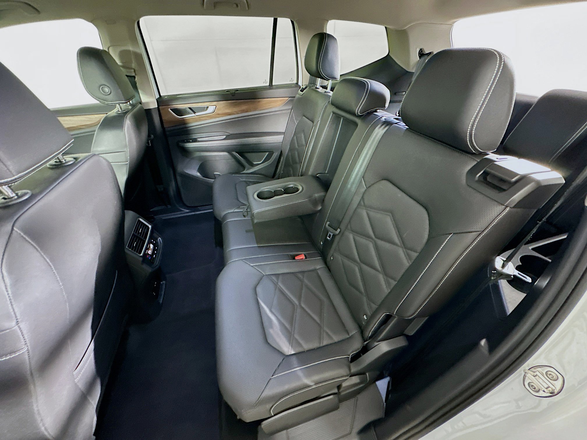 2025 Volkswagen Atlas SE