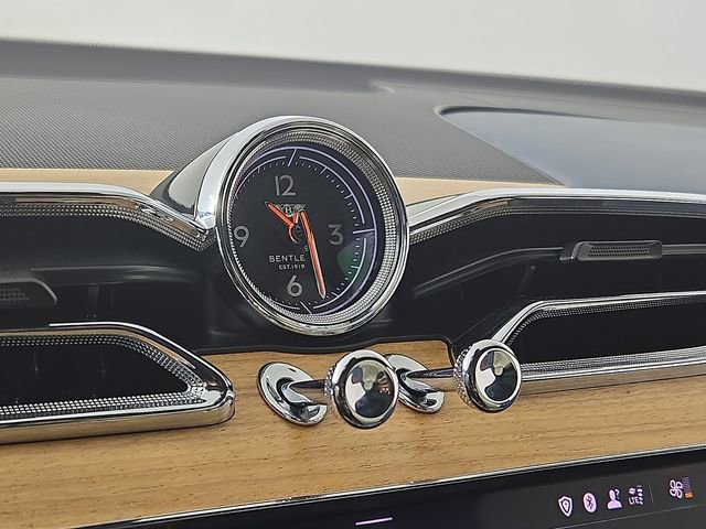 2023 Bentley Bentayga Plug-In Hybrid