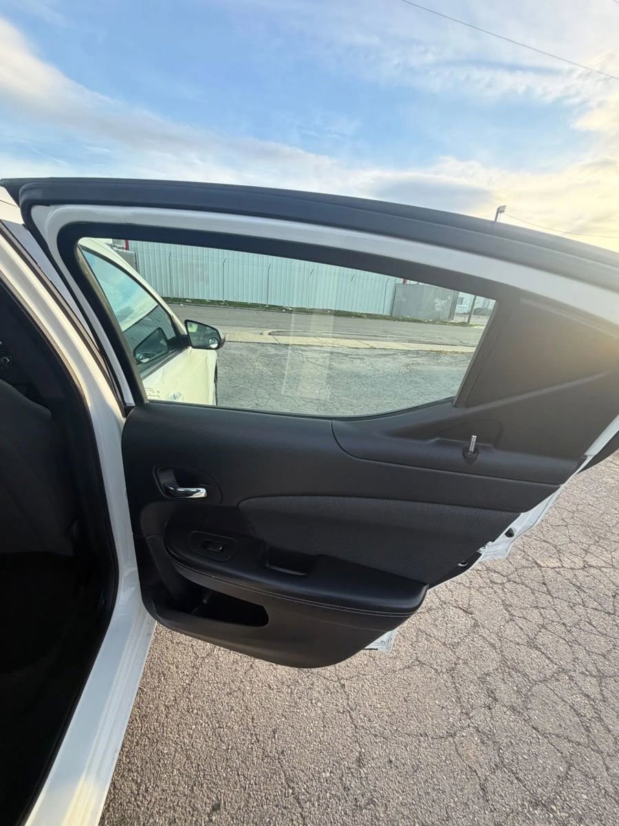 2012 Dodge Avenger SE