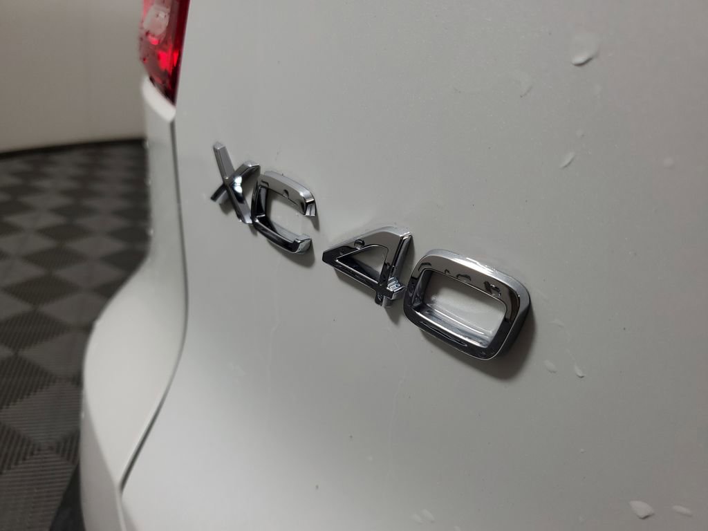 2026 Volvo Xc40 B5 Core