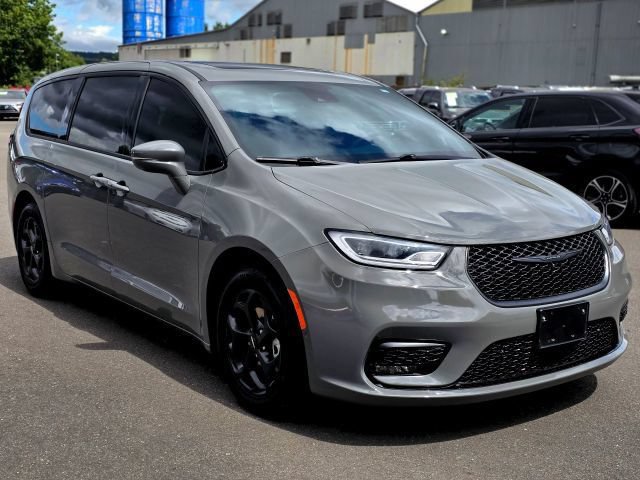 Used 2022 Chrysler Pacifica Limited w/ S Appearance Package
