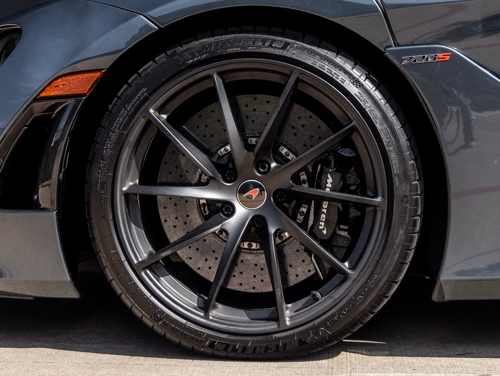 Used 2018 McLaren 720S photo 17