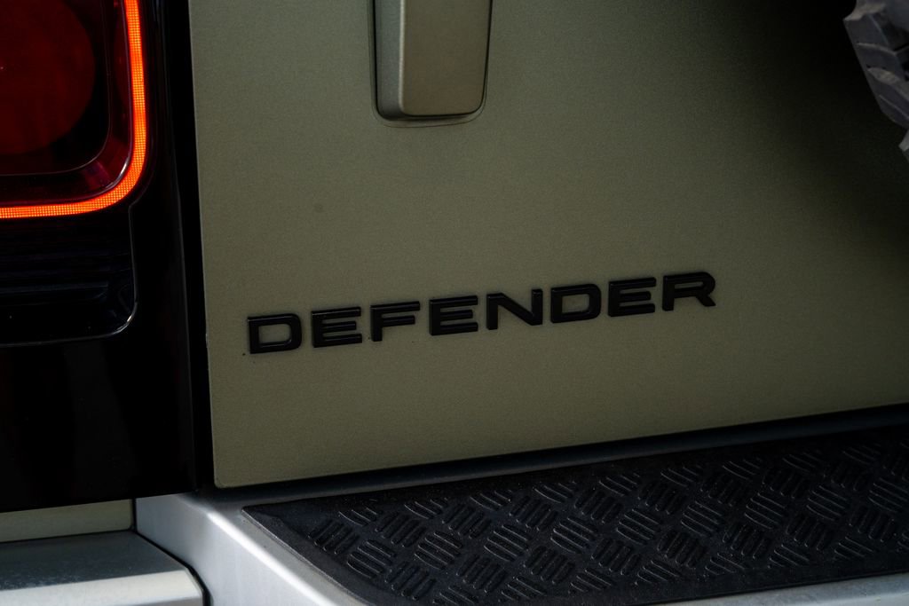 2020 Land Rover Defender 110 SE