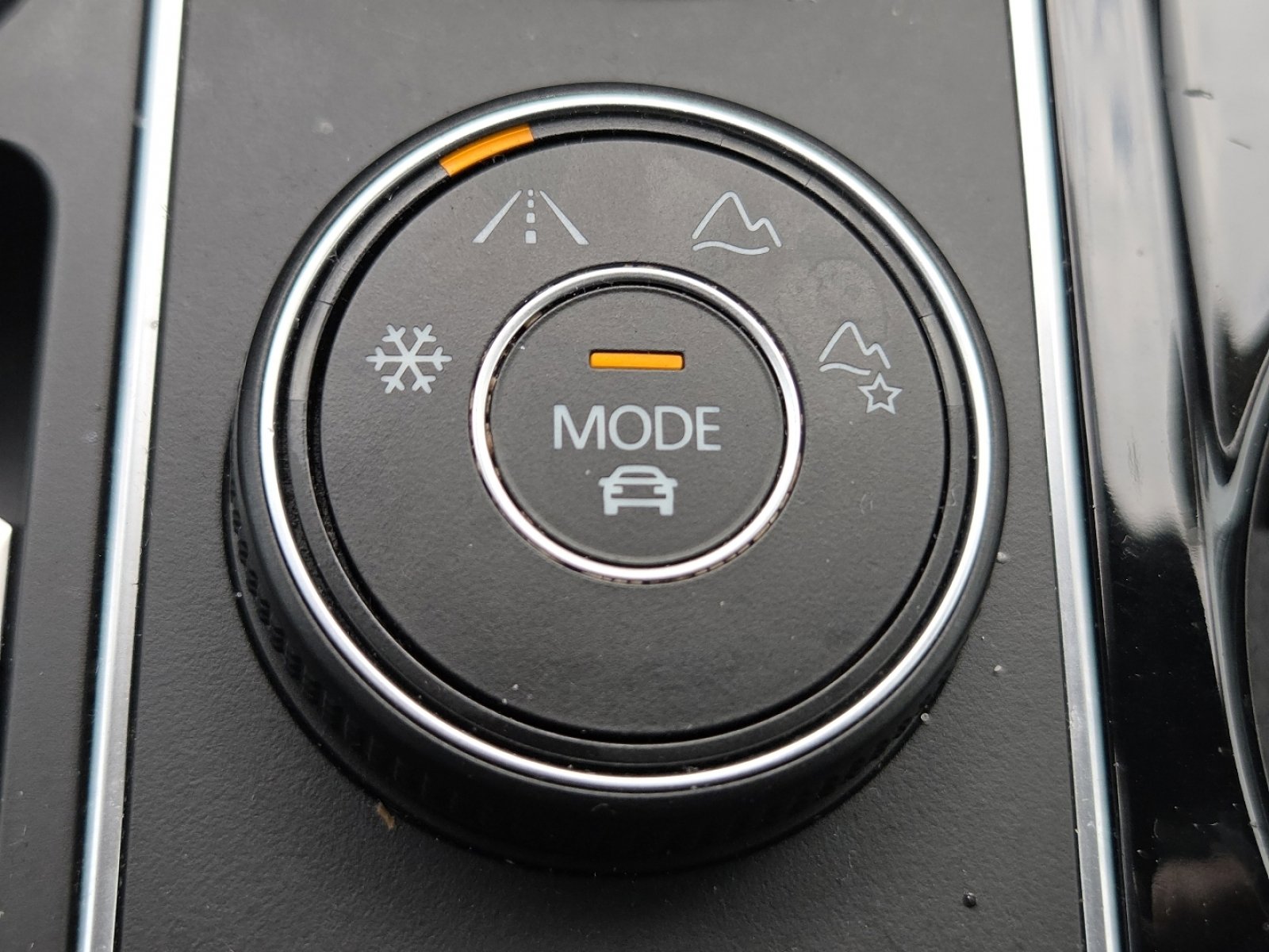 2022 Volkswagen Atlas Cross Sport SEL Premium R-Line