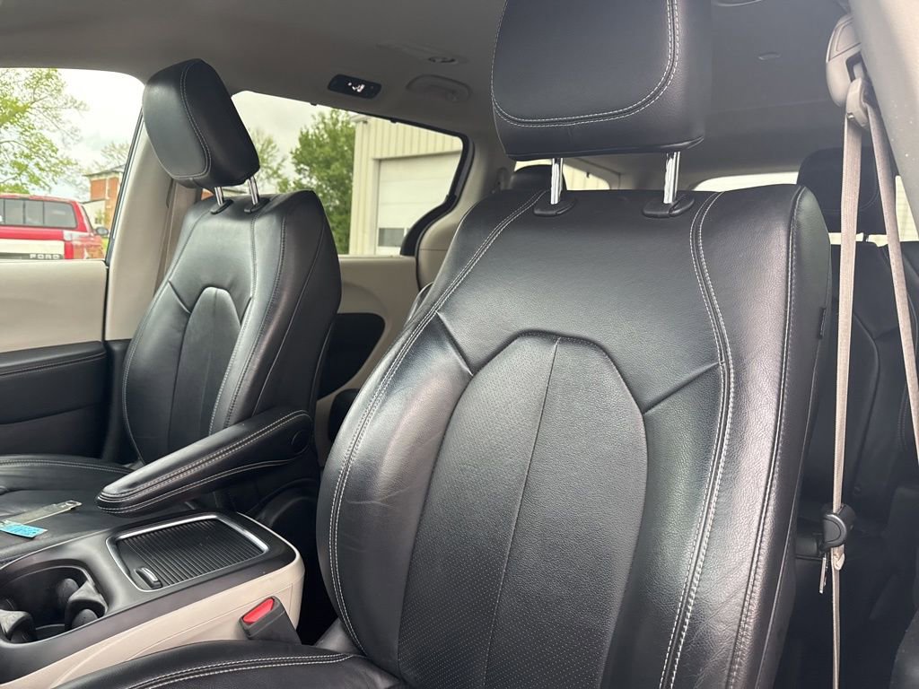 2022 Chrysler Pacifica Touring-L