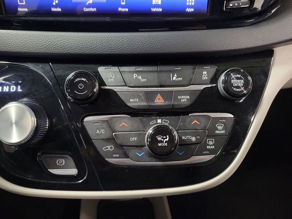 2023 Chrysler Pacifica Touring-L