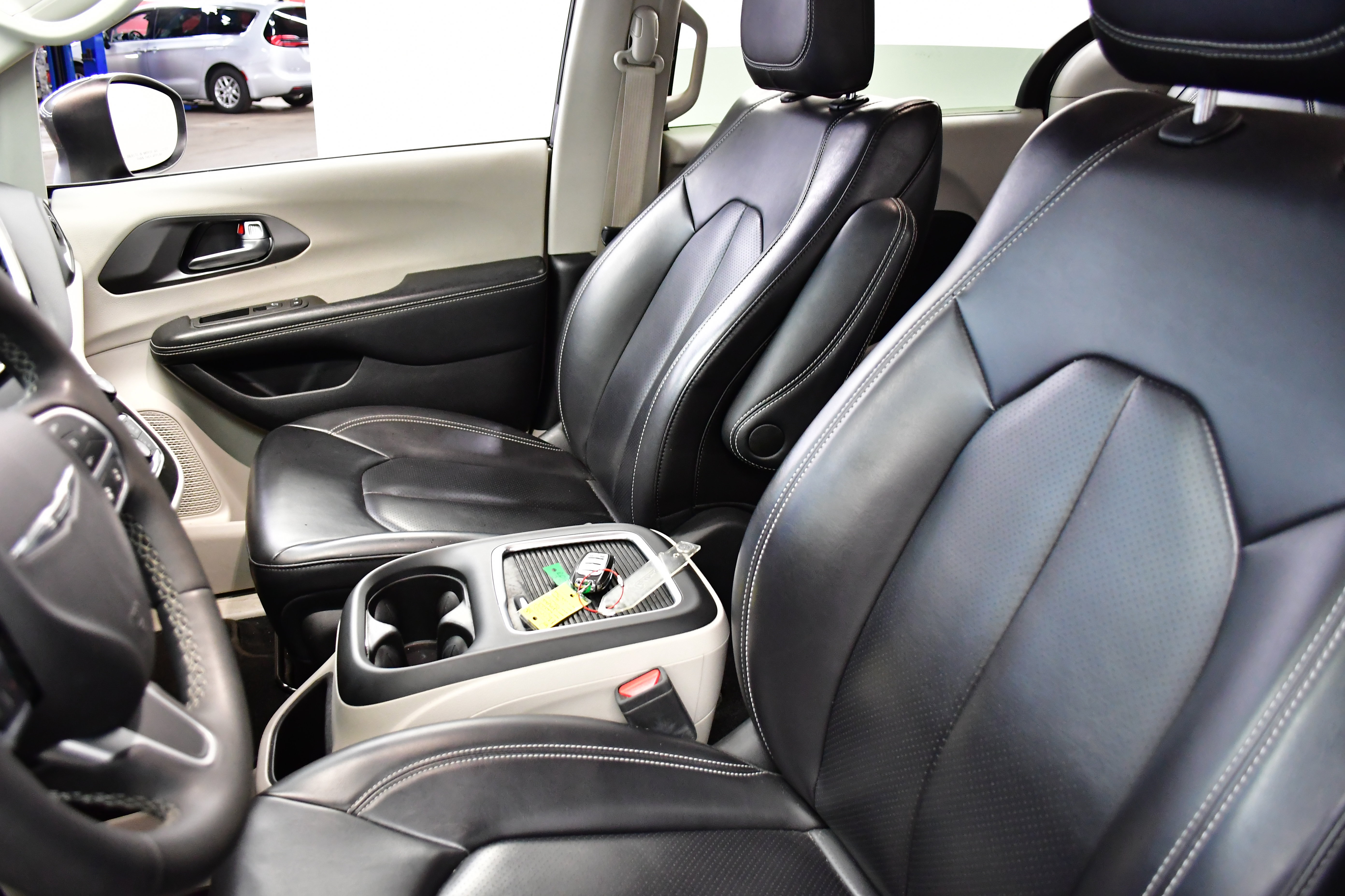 2023 Chrysler Pacifica Touring-L