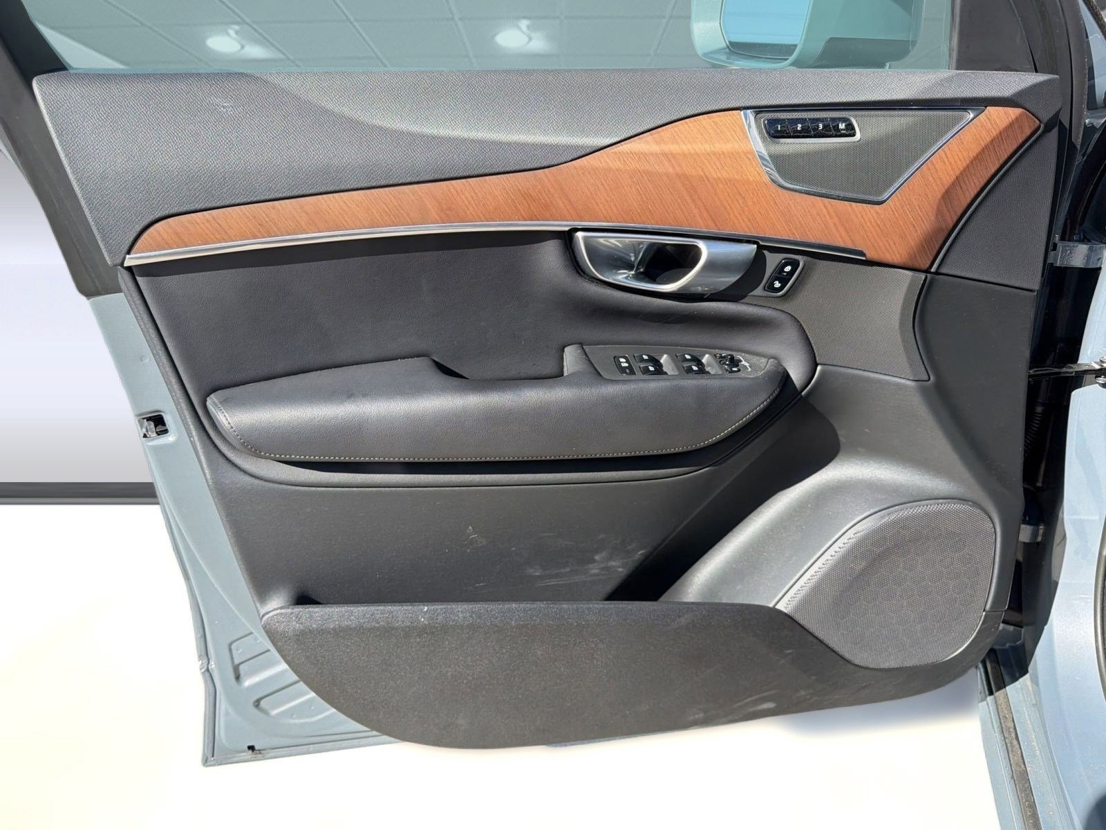 2023 Volvo Xc90 B6 Plus