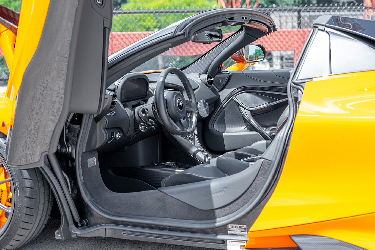 Used 2022 McLaren 765LT photo 24