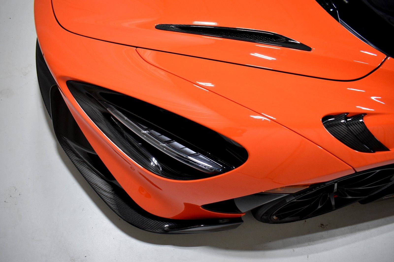 Used 2021 McLaren 765LT photo 14