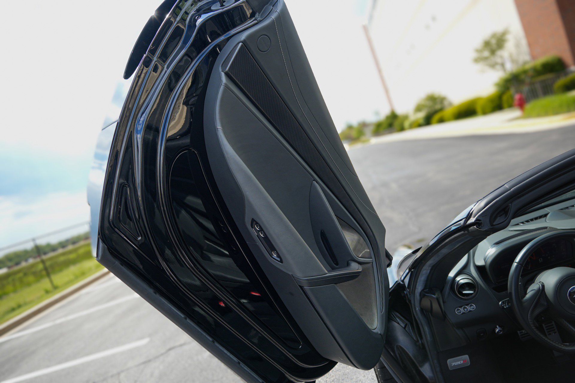 Used 2020 McLaren 720S Luxury photo 13