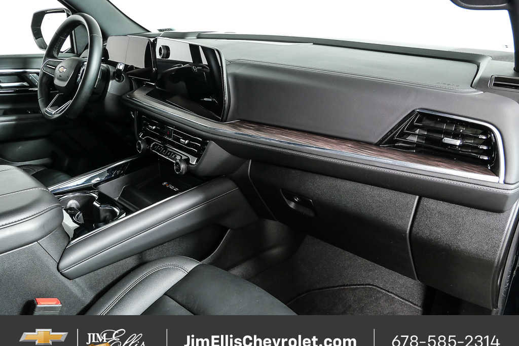 2025 Chevrolet Suburban LT