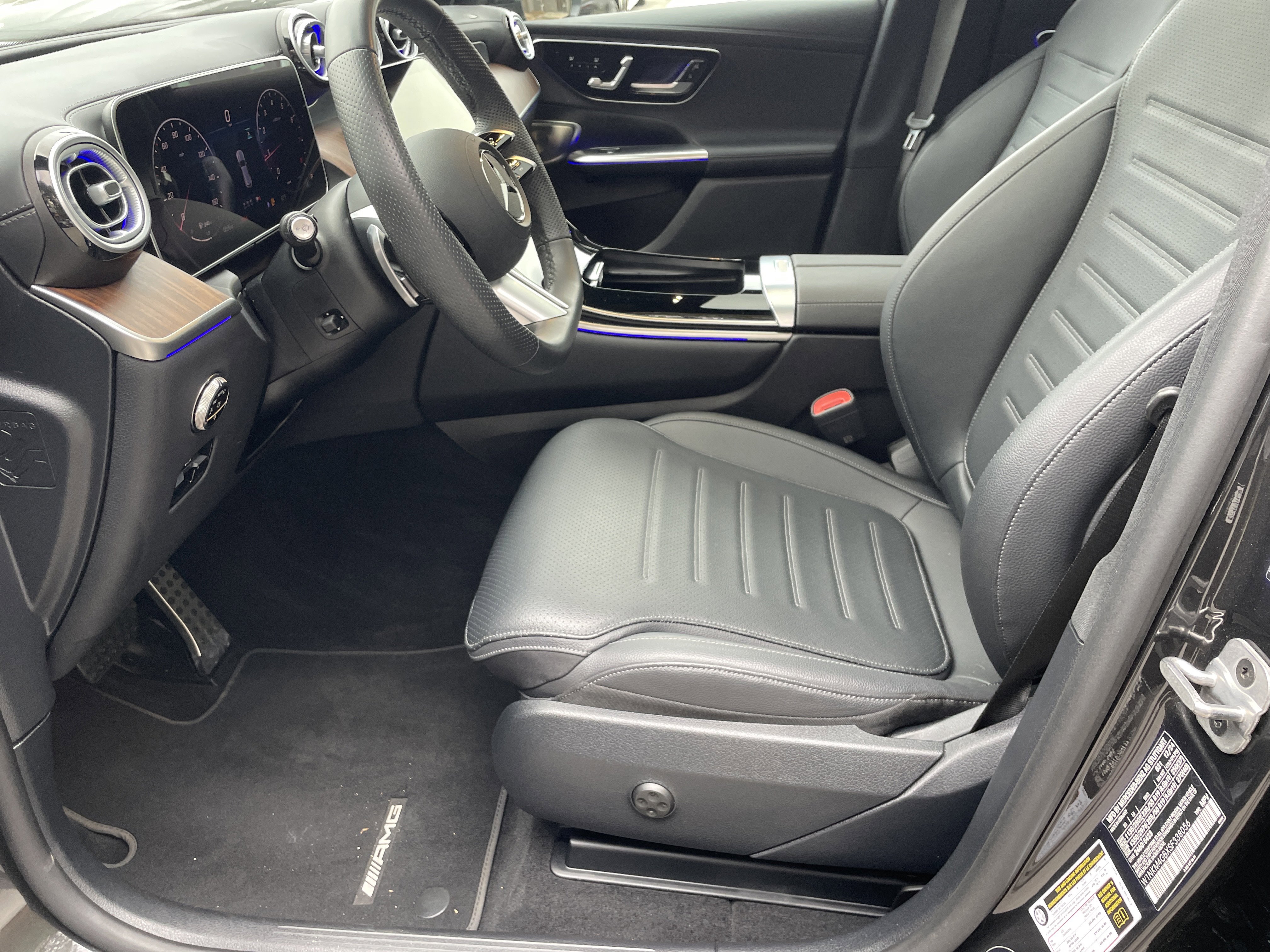 2025 Mercedes-Benz GLC 300