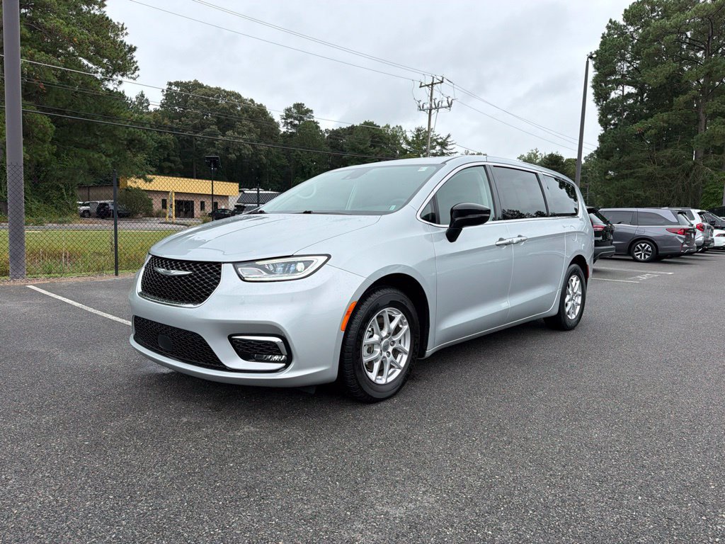 Used 2024 Chrysler Pacifica Touring-L