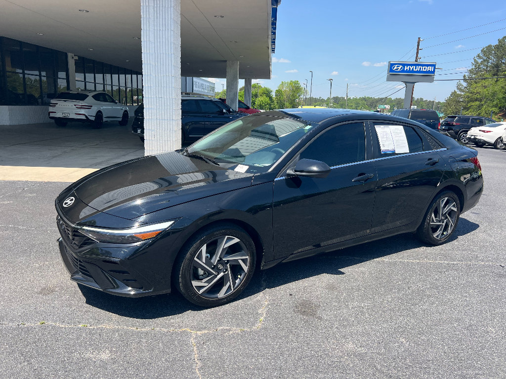 Used 2024 Hyundai Elantra SEL w/ Convenience Package