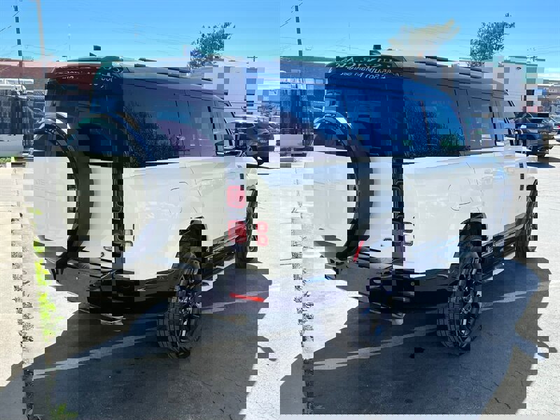 2023 Land Rover Defender 130 X-Dynamic SE