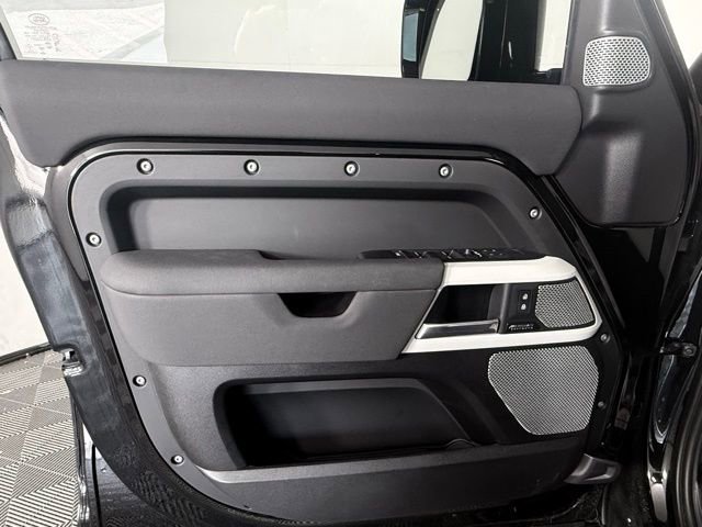 2023 Land Rover Defender 130 SE