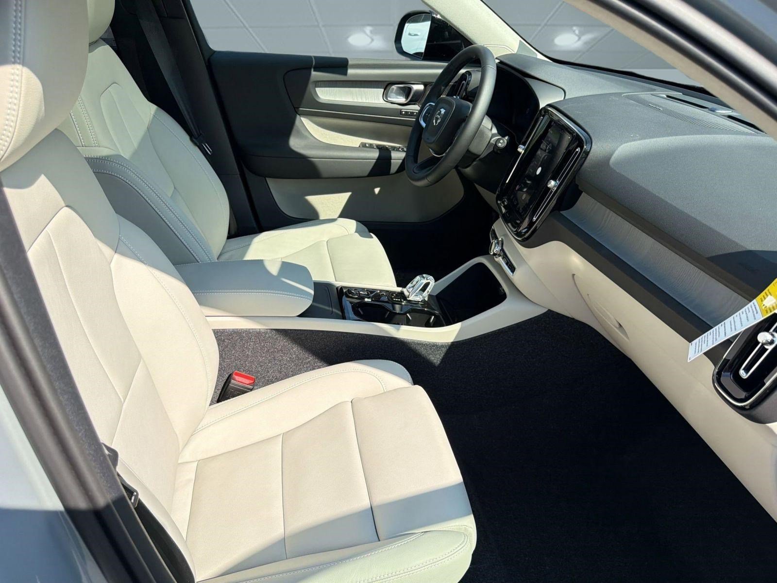 2026 Volvo Xc40 B5 Ultra