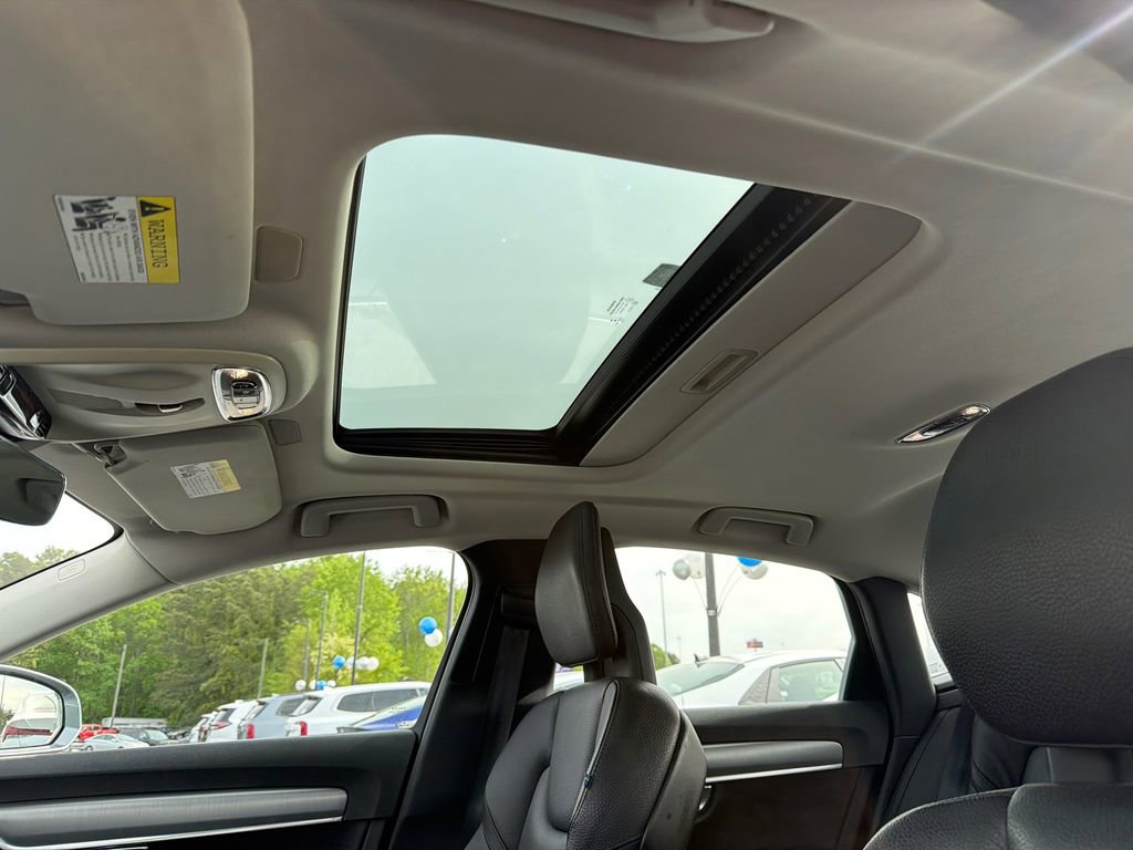 2017 Volvo S90 T6 Momentum