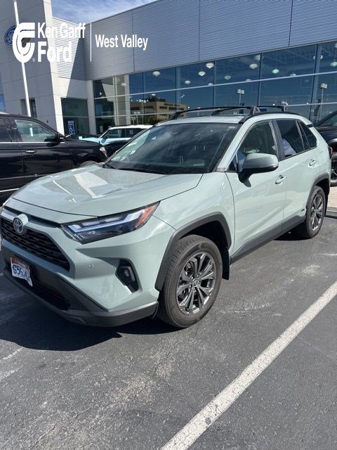 2022 Toyota Rav4 XLE Premium