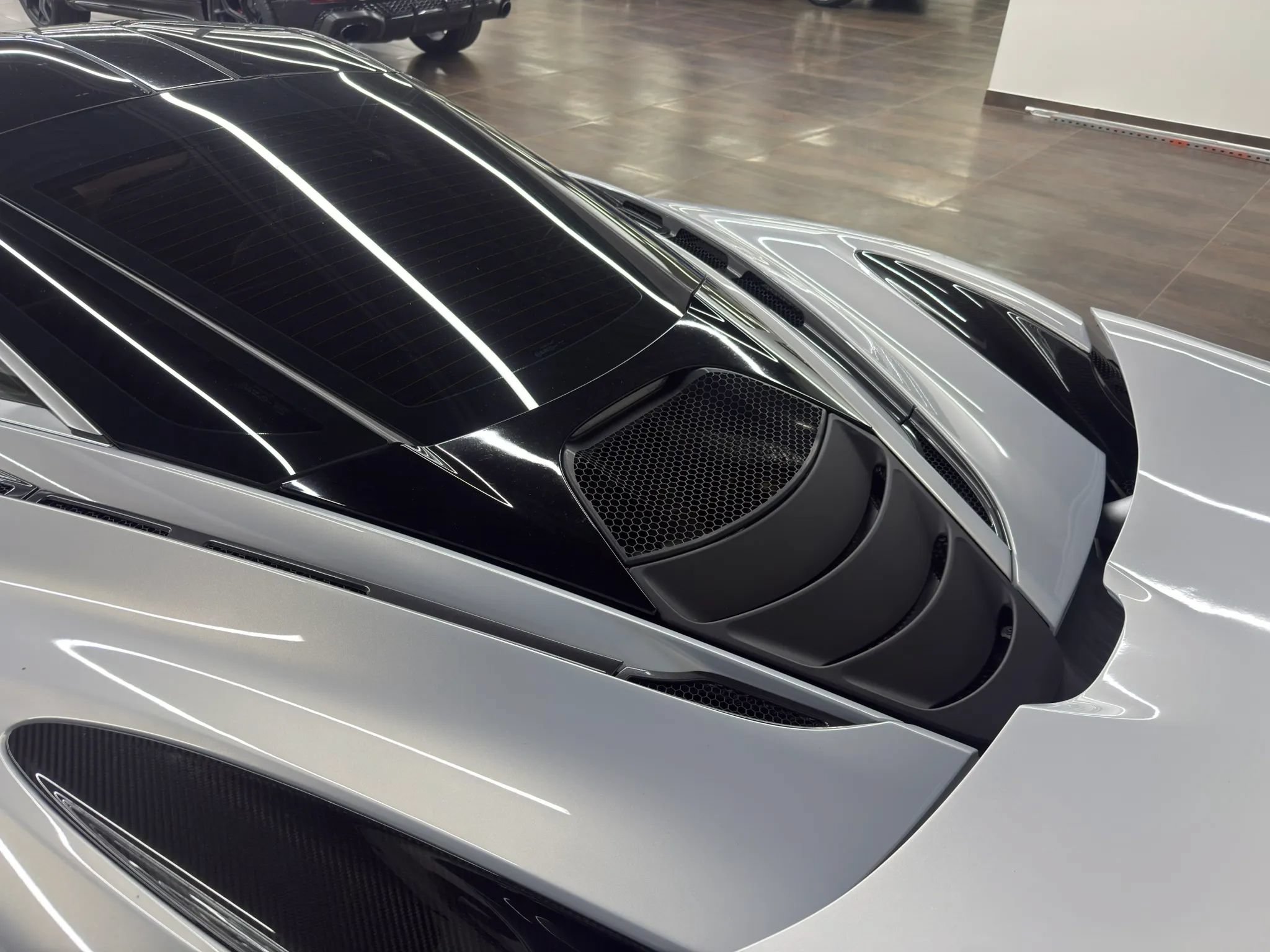 Used 2018 McLaren 720S photo 34