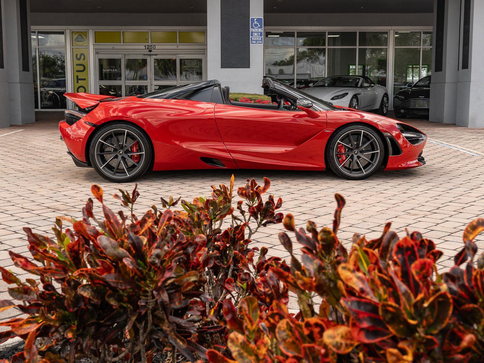Used 2020 McLaren 720S Performance photo 34
