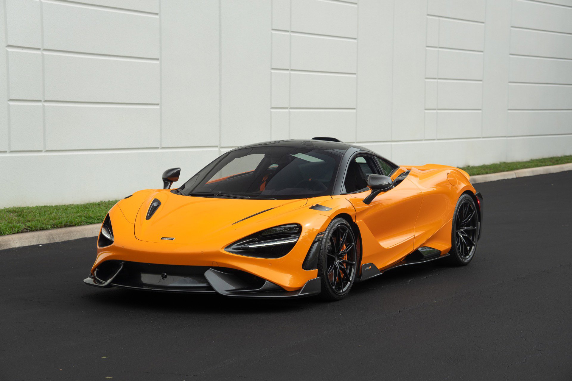 Used 2021 McLaren 765LT photo 25