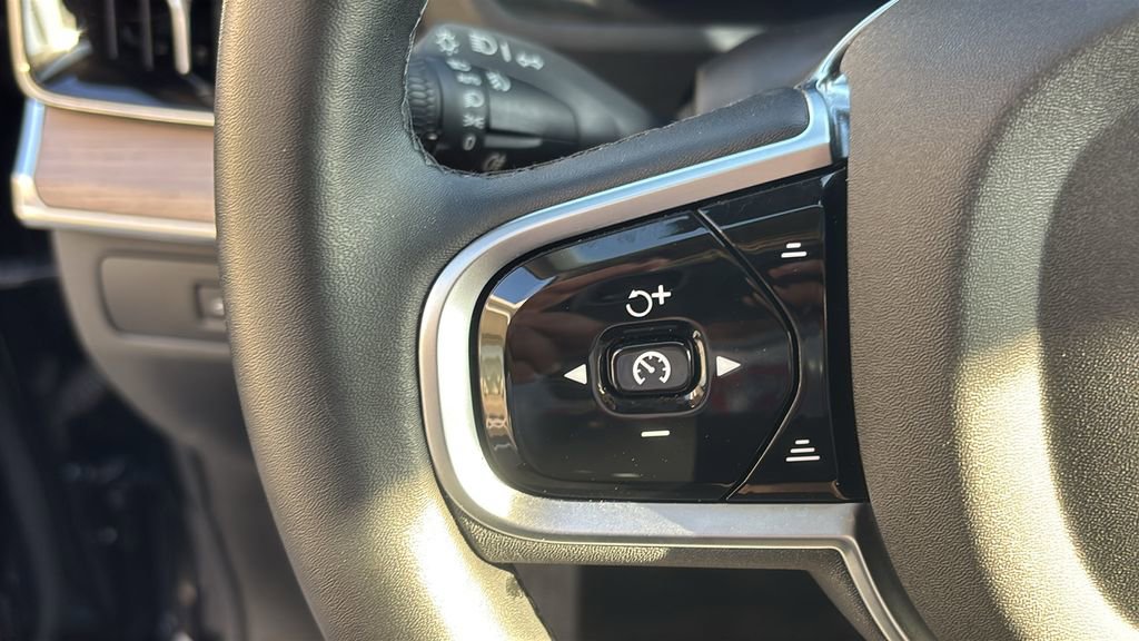 2025 Volvo Xc90 B6 Plus