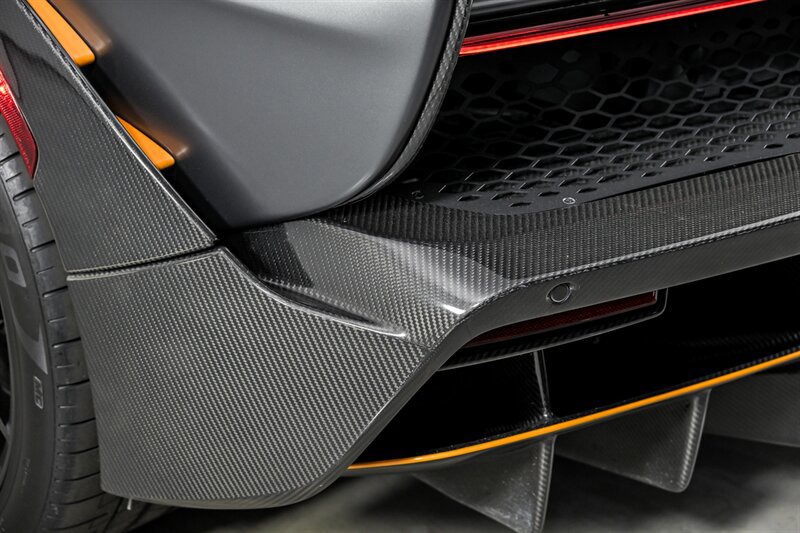 Used 2019 McLaren Senna photo 15