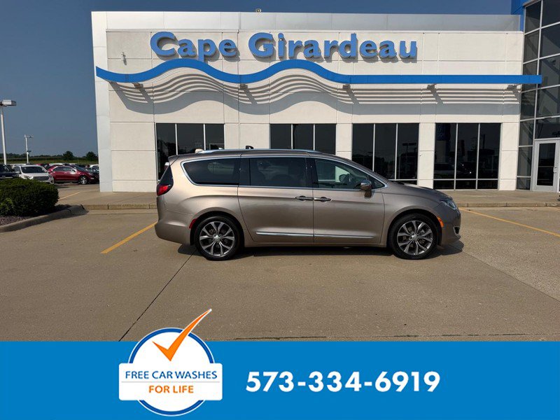 Used 2018 Chrysler Pacifica Limited w/ Advanced Safetytec Group