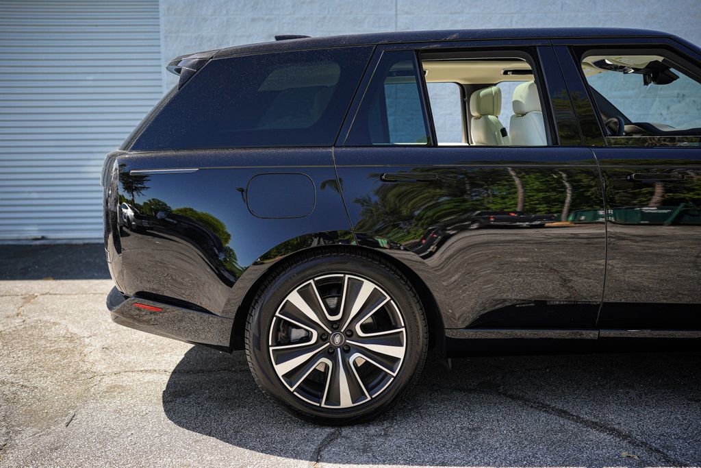 2025 Land Rover Range Rover SE