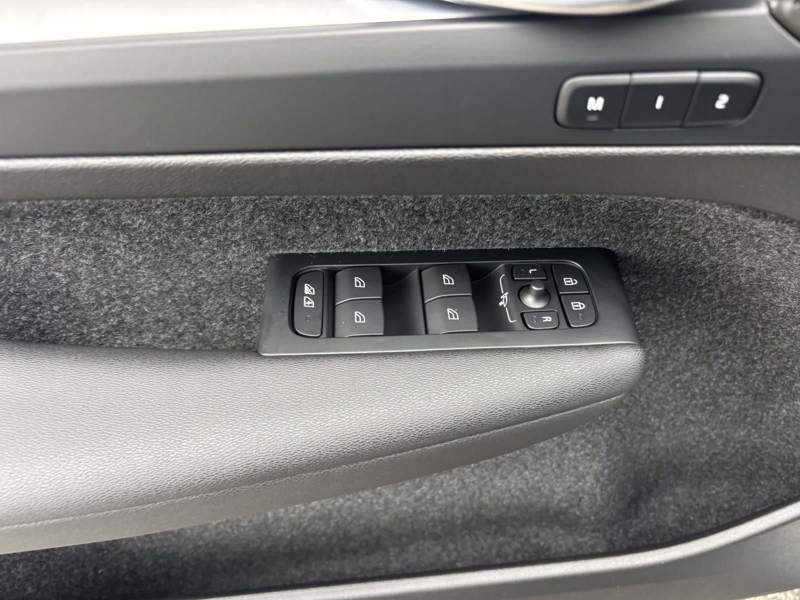 2026 Volvo Xc40 B5 Ultra