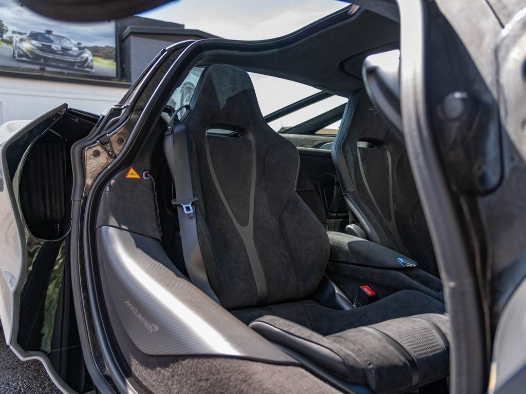 New 2026 McLaren 750S photo 23
