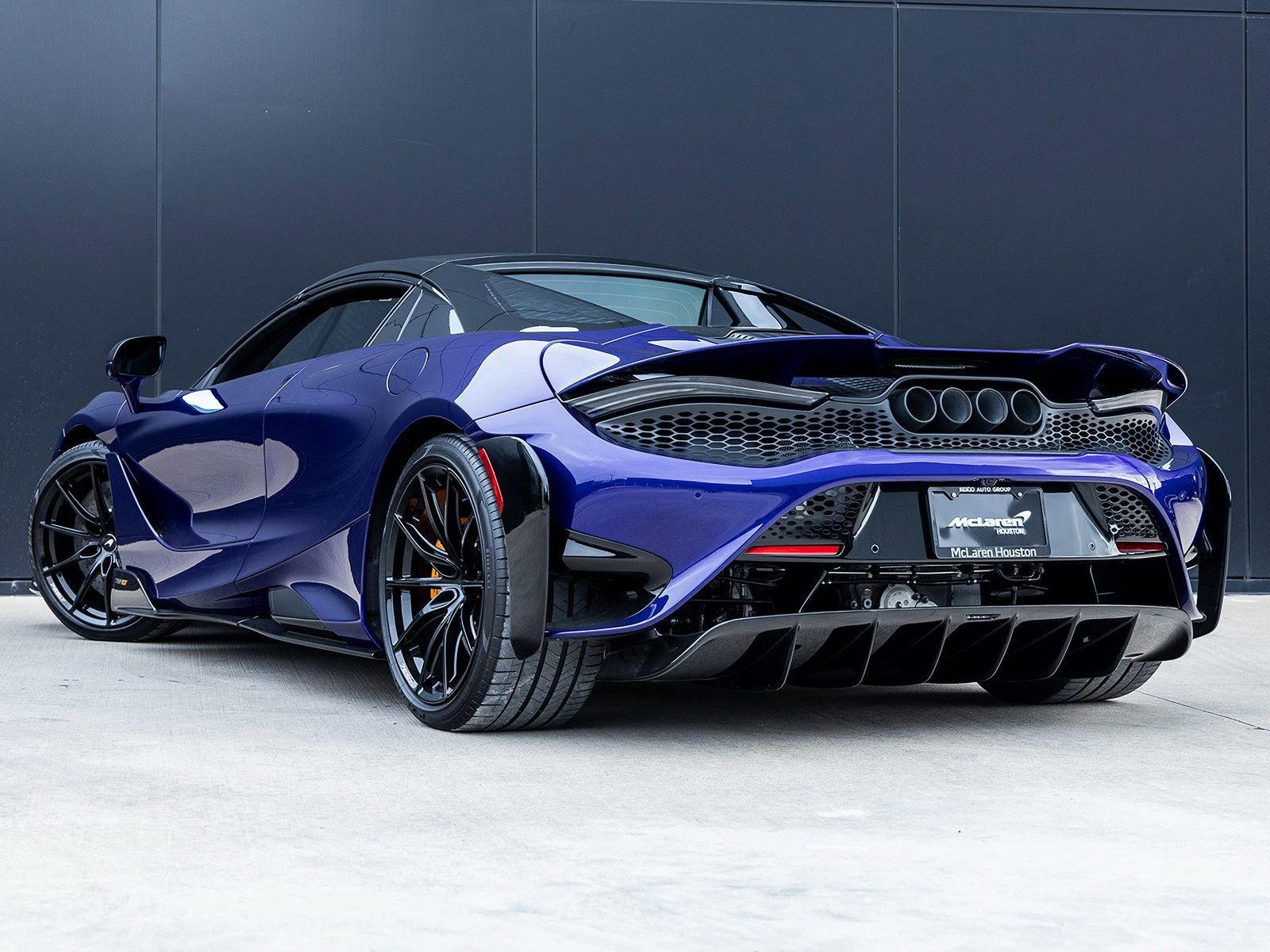 Used 2022 McLaren 765LT photo 9