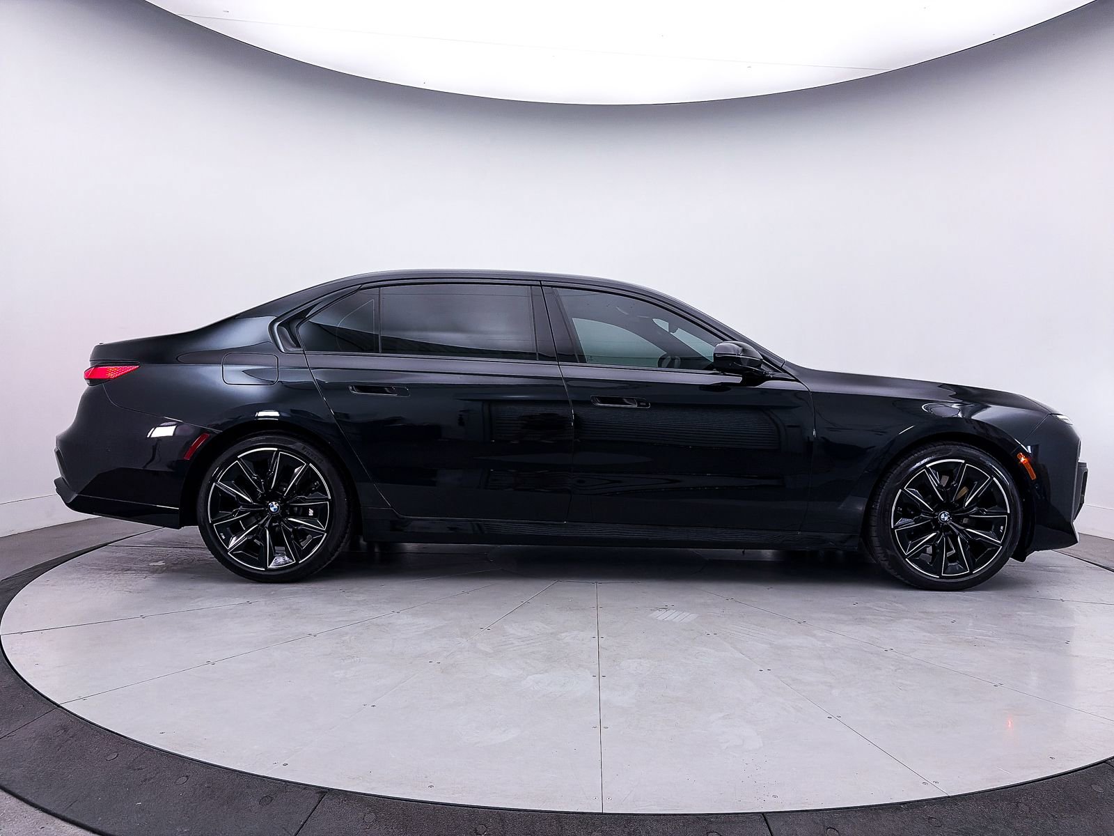 2023 BMW 760i xDrive