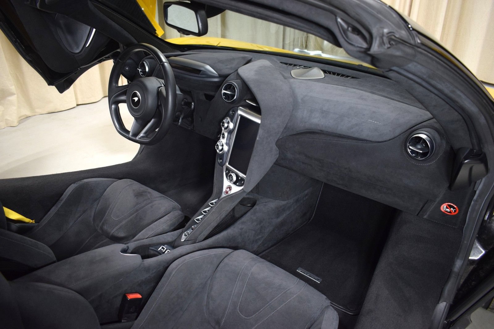 Used 2020 McLaren 720S Performance photo 22