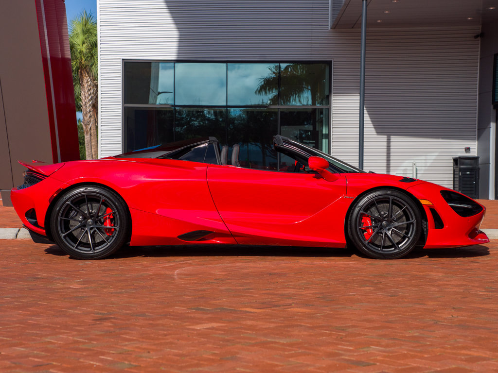 Used 2027 McLaren 750S Spider photo 7