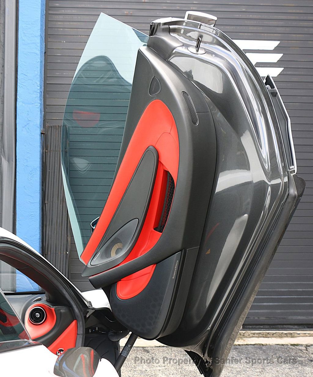 Used 2019 McLaren 600LT photo 24
