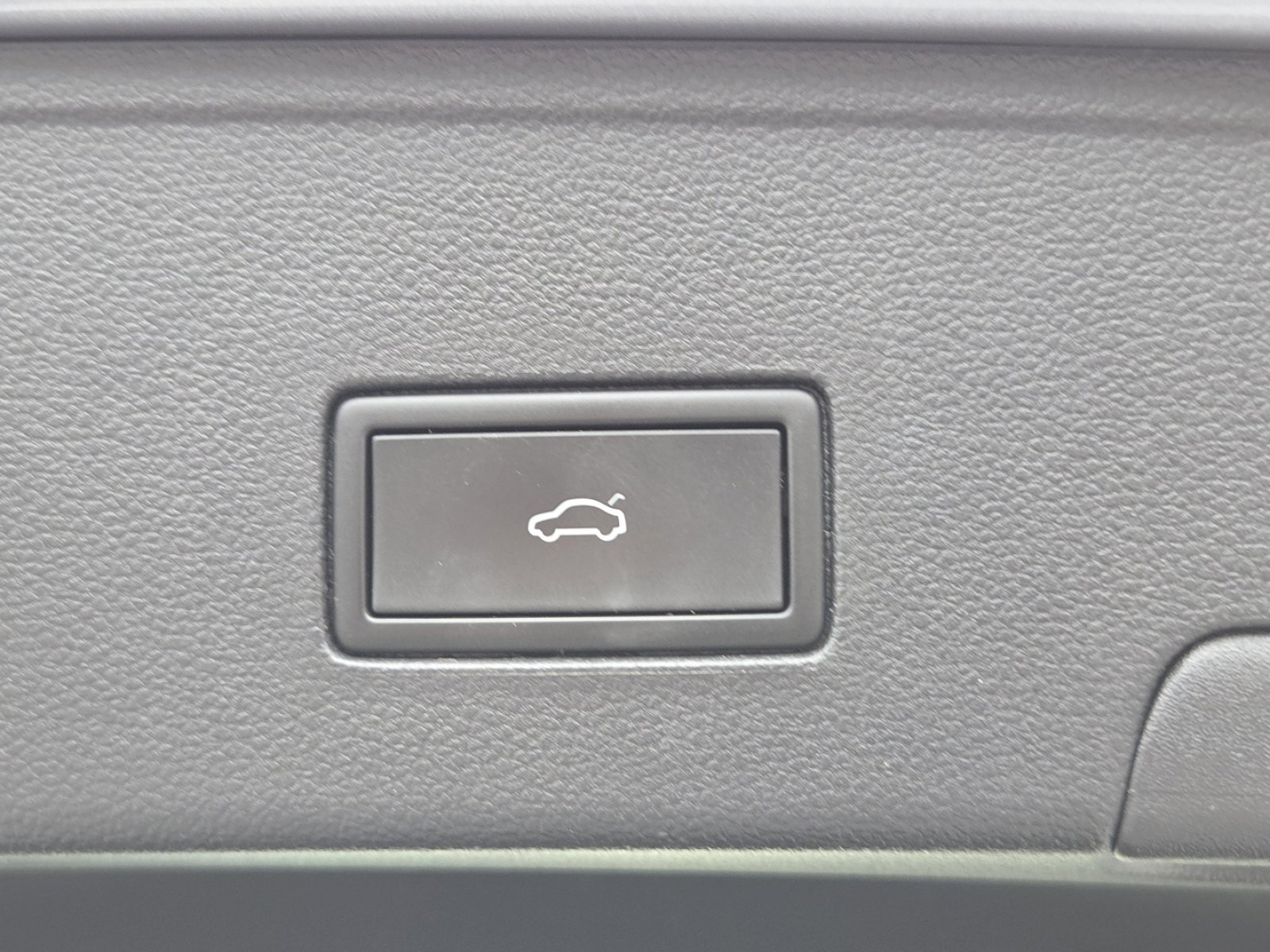 2022 Volkswagen Atlas Cross Sport SEL Premium R-Line