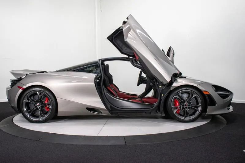 Used 2018 McLaren 720S photo 4