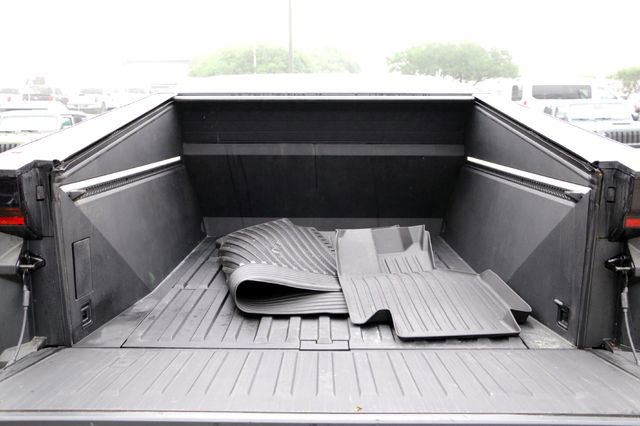 2024 Tesla Cybertruck AWD Crew Cab